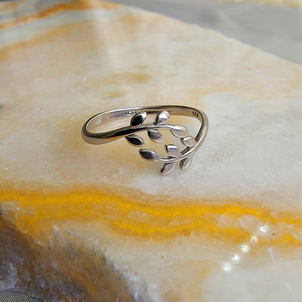 925 Sterling Silver Dainty Vine & Leaf Ring
